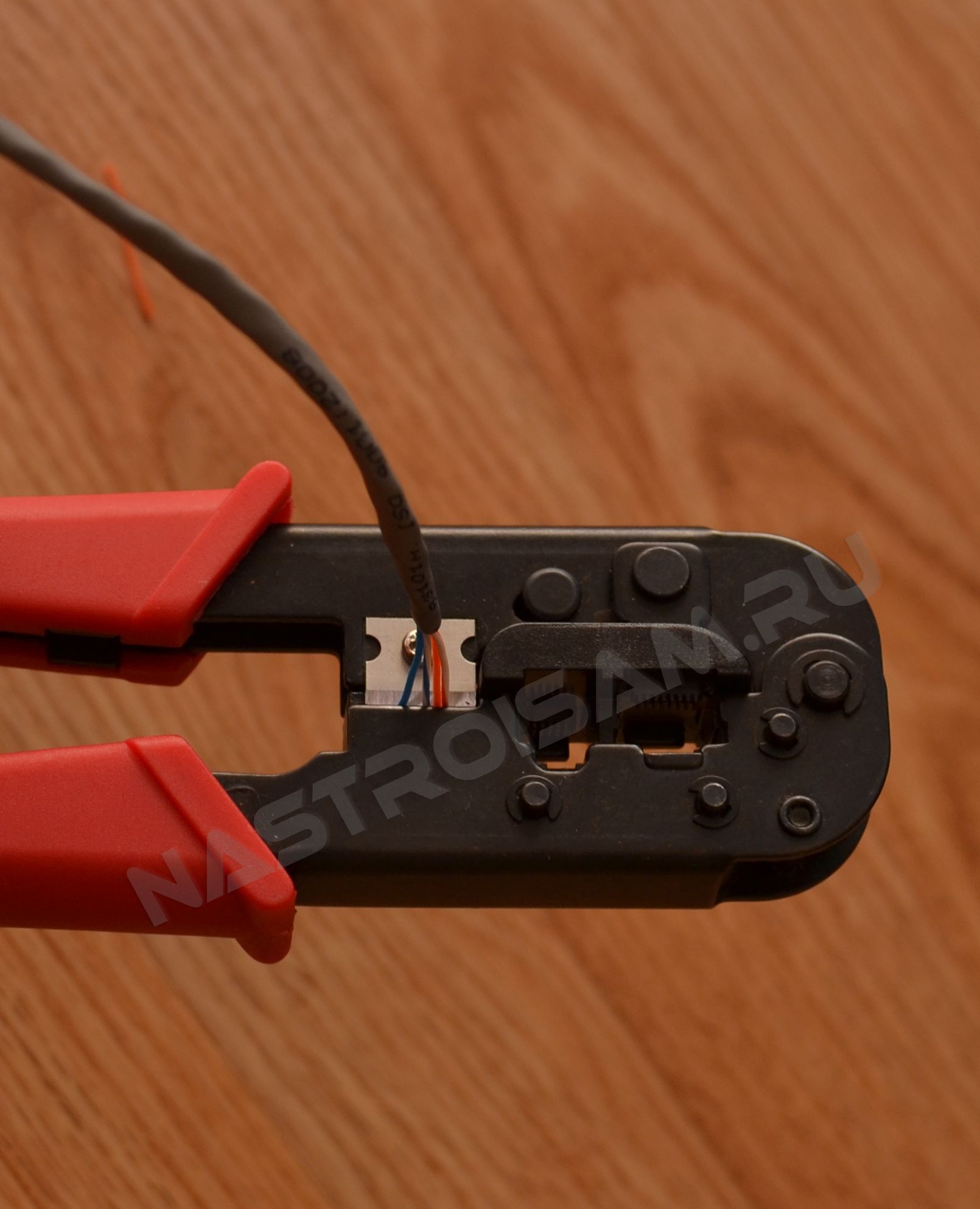After fitting, trim the excess length of the wires: